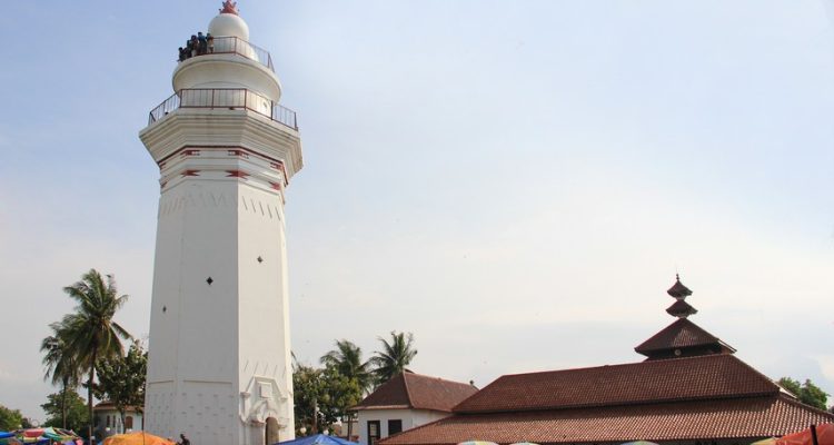1__IMG_6586_Masjid_Agung_Banten_terletak_di_Kecamatan_Kasemen_daerah_Banten_Lama_atau_tepatnya_10_km_arah_utara_dari_Kota_Serang-1