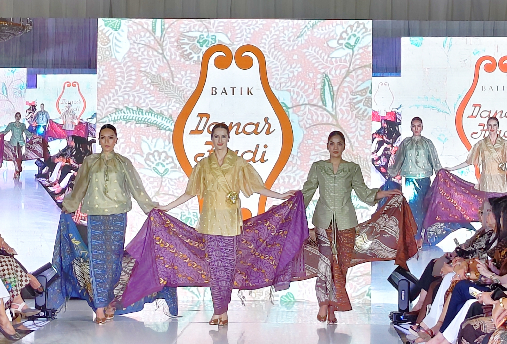 Sekar Setaman Menyulam Cerita Perempuan dalam Bahasa Batik Danar ...