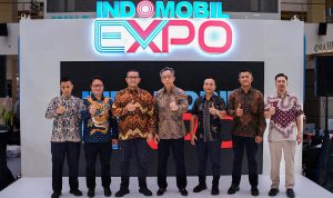 Santiko Wardoyo CEO Indomobil Dealership Group bersama jajaran Kepala Cabang Indomobil di Bandung
