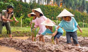 Eksplorasi Cap Kaki Tiga Anak