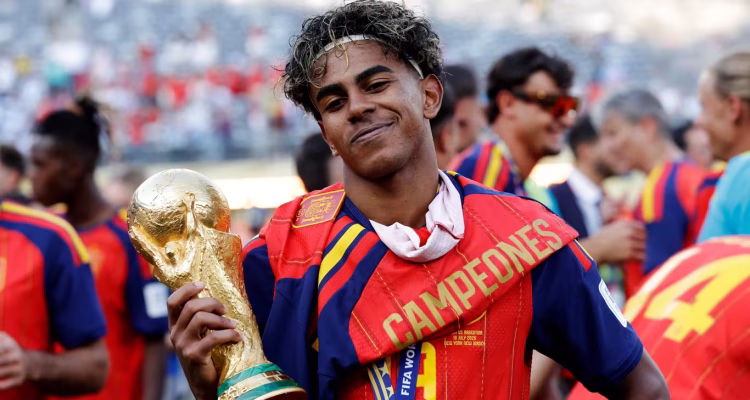 Lamine-Yamal-of-Spain-celebrates-the-World-Cup-victory-with-the-trophy-on-July-19-2026