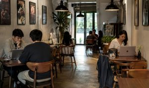 Kenapa Banyak Orang Betah Nongkrong Berjam-jam Ini Penjelasan Third Place
