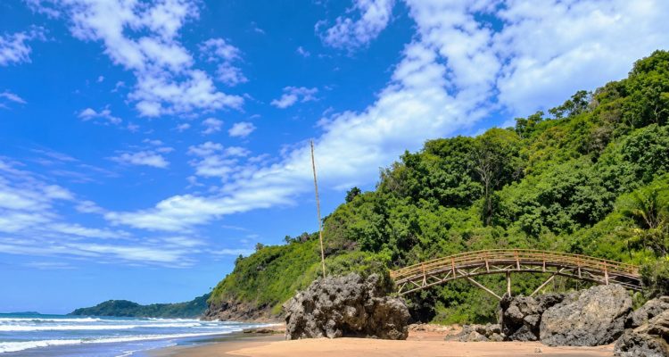 Pantai Surumanis
